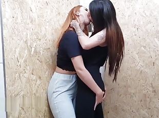 Hot Lesbians Deep Kissing