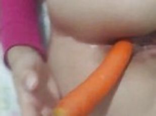 Анальный массаж сводной сестры и оральный секс с морковкой